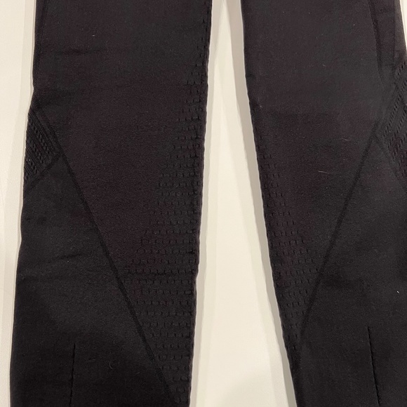 Lululemon Time Warp Tight Black, Black (6) - Picture 7 of 12